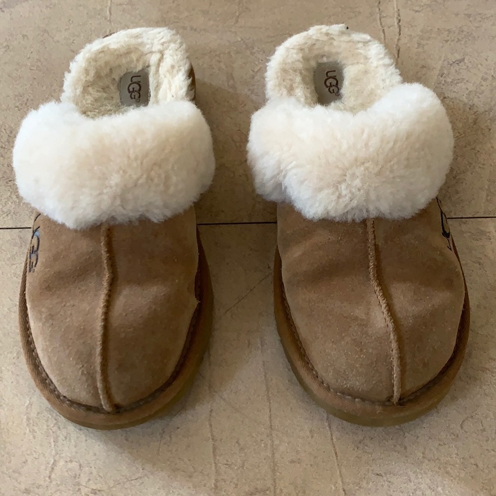 Girls size 4 Ugg slippers